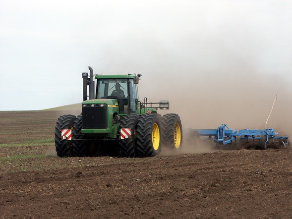 Перед посевной земледельцы Красноярского края получили 365 миллионов рублей