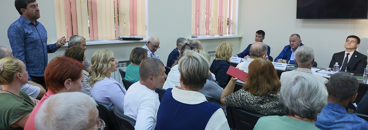 Руководитель региона Михаил Котюков встретился с представителями садовых и огороднических товариществ