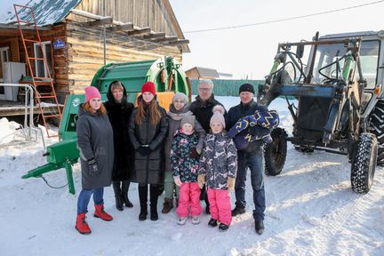 Многодетная семья в Красноярском крае получила технику для развития домашней фермы