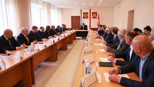 Михаил Котюков обсудил ход посевной кампании с сельхозтоваропроизводителями западной группы районов края